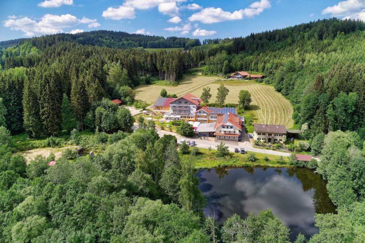 Wellnesshotel Deine Auszeit, Adults Only Achslach Exteriör bild
