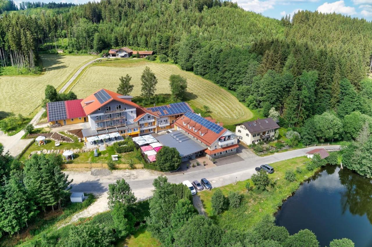 Wellnesshotel Deine Auszeit, Adults Only Achslach Exteriör bild