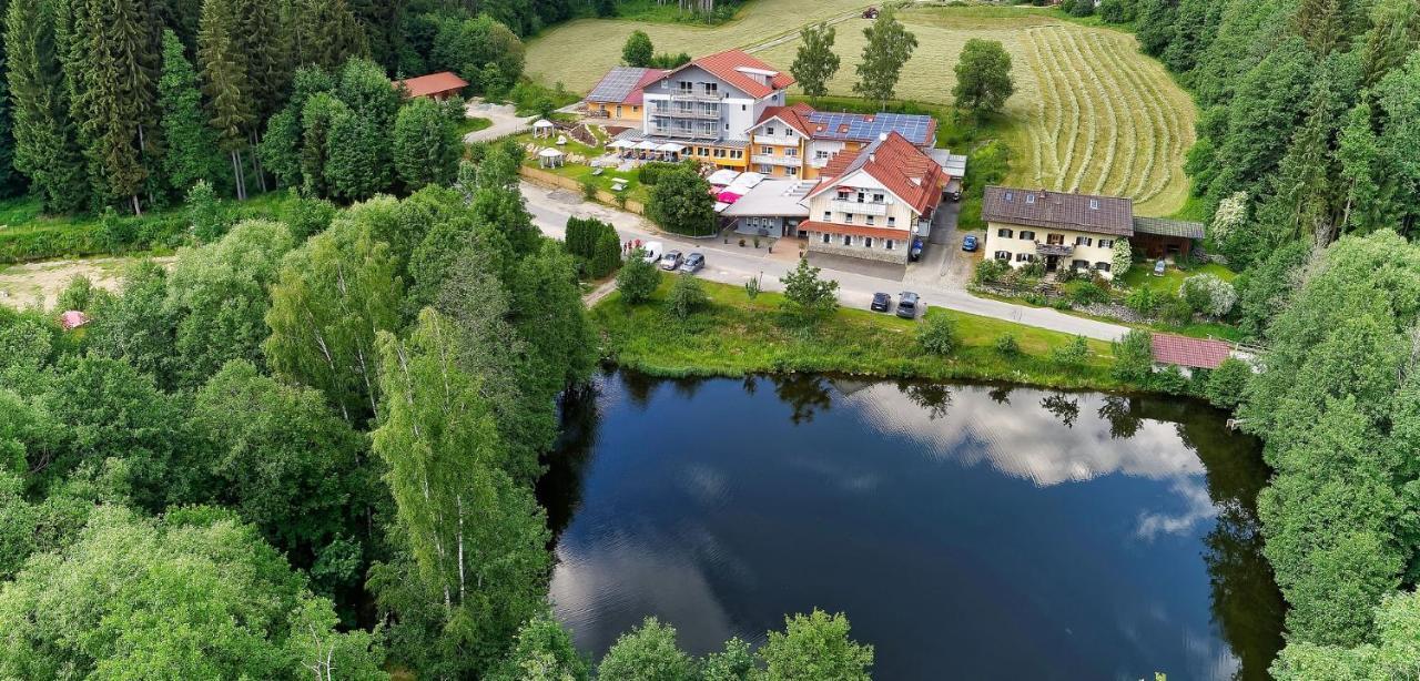 Wellnesshotel Deine Auszeit, Adults Only Achslach Exteriör bild