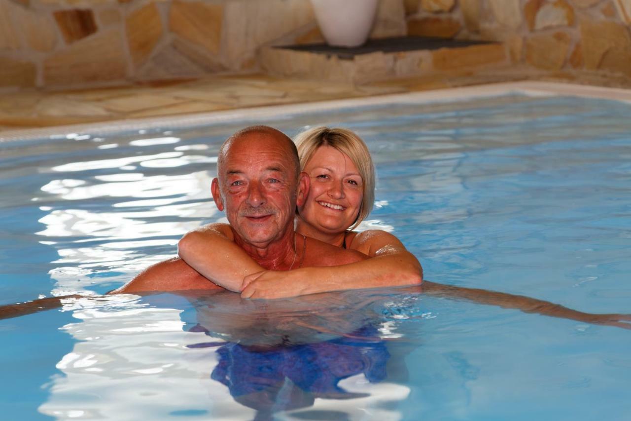 Wellnesshotel Deine Auszeit, Adults Only Achslach Exteriör bild